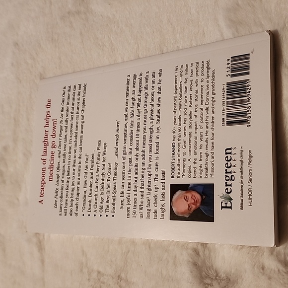 ROBERT STRAND  PAPER BACK  BOOK 📖 - Picture 2 of 8